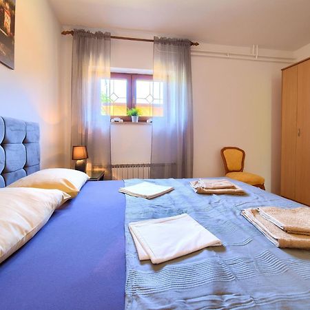 קרק Apartment Bazina - Airconditioning, Parking, 500M From The Beach מראה חיצוני תמונה