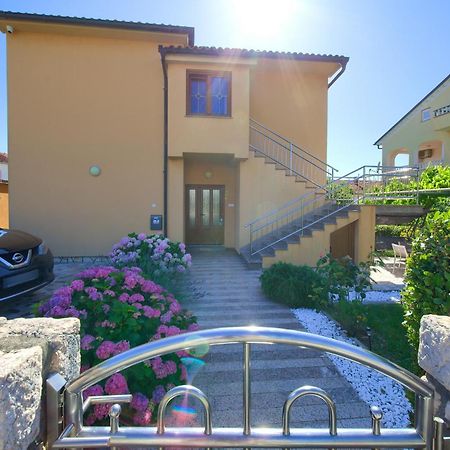 קרק Apartment Bazina - Airconditioning, Parking, 500M From The Beach מראה חיצוני תמונה