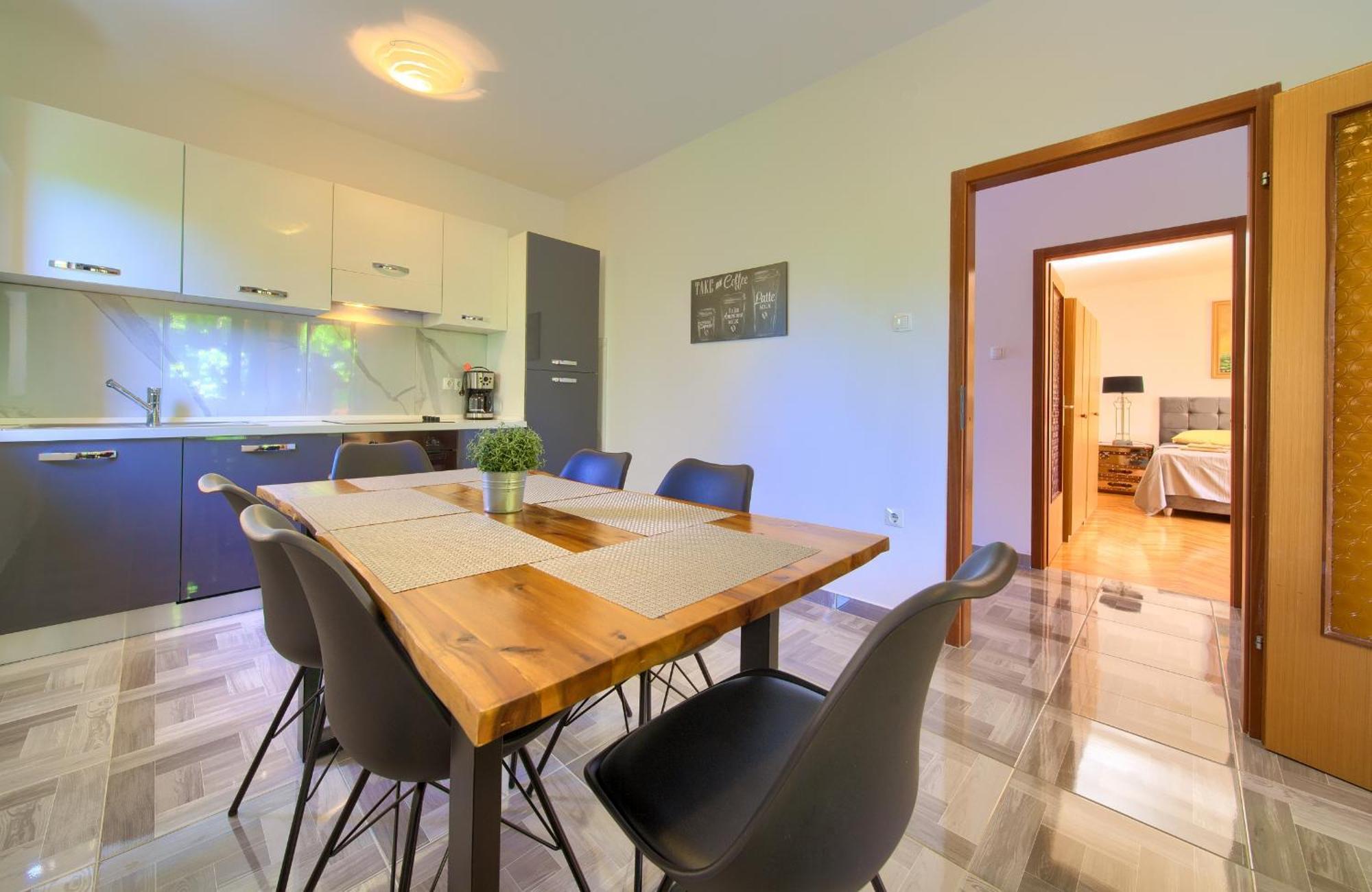 קרק Apartment Bazina - Airconditioning, Parking, 500M From The Beach מראה חיצוני תמונה