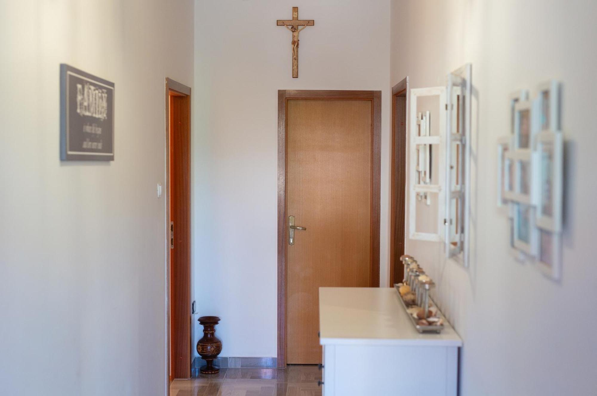 קרק Apartment Bazina - Airconditioning, Parking, 500M From The Beach מראה חיצוני תמונה