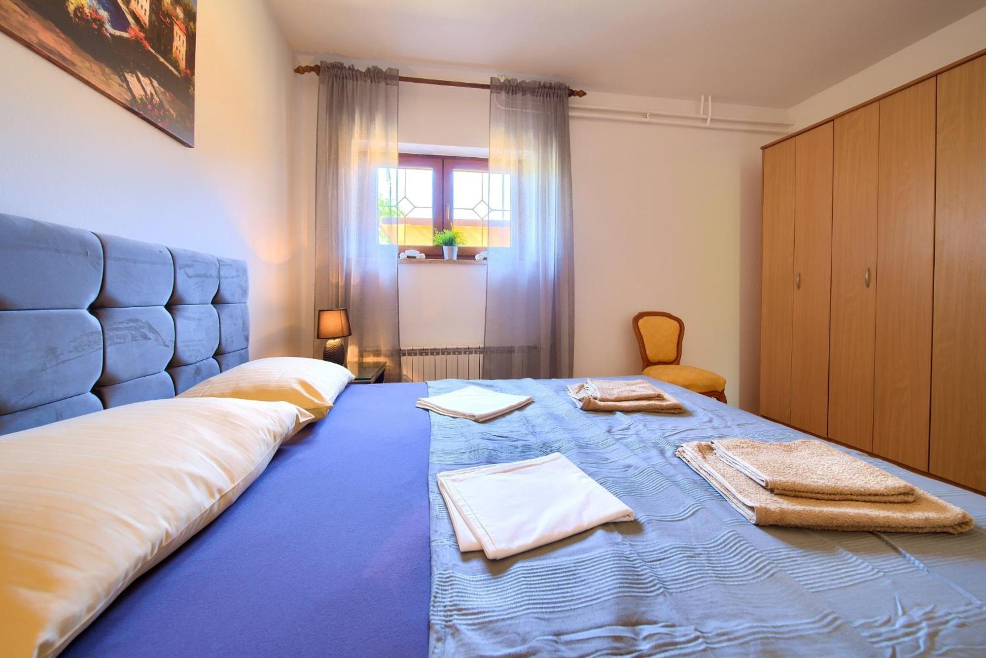 קרק Apartment Bazina - Airconditioning, Parking, 500M From The Beach מראה חיצוני תמונה