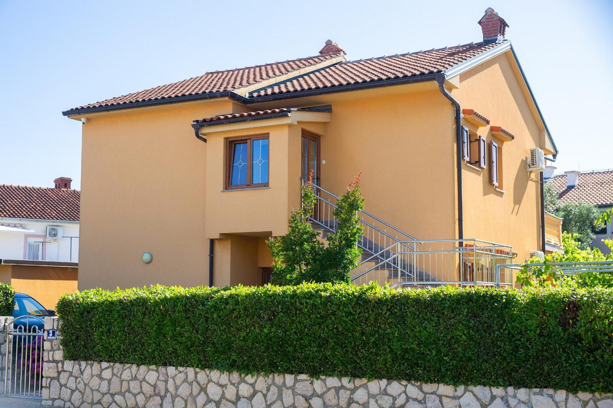 קרק Apartment Bazina - Airconditioning, Parking, 500M From The Beach מראה חיצוני תמונה