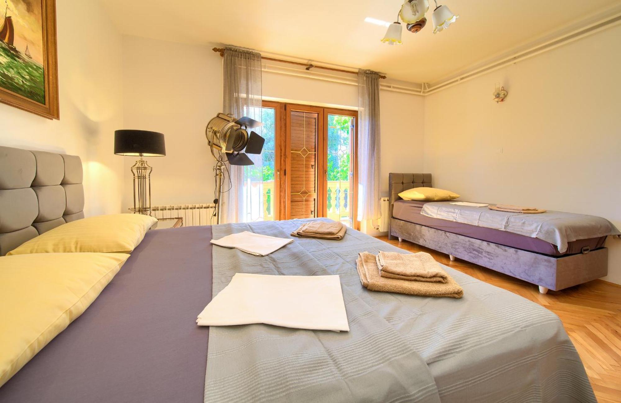 קרק Apartment Bazina - Airconditioning, Parking, 500M From The Beach מראה חיצוני תמונה