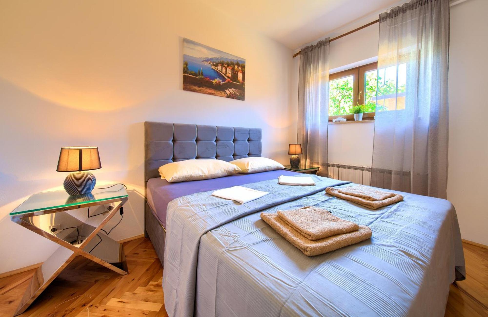 קרק Apartment Bazina - Airconditioning, Parking, 500M From The Beach מראה חיצוני תמונה