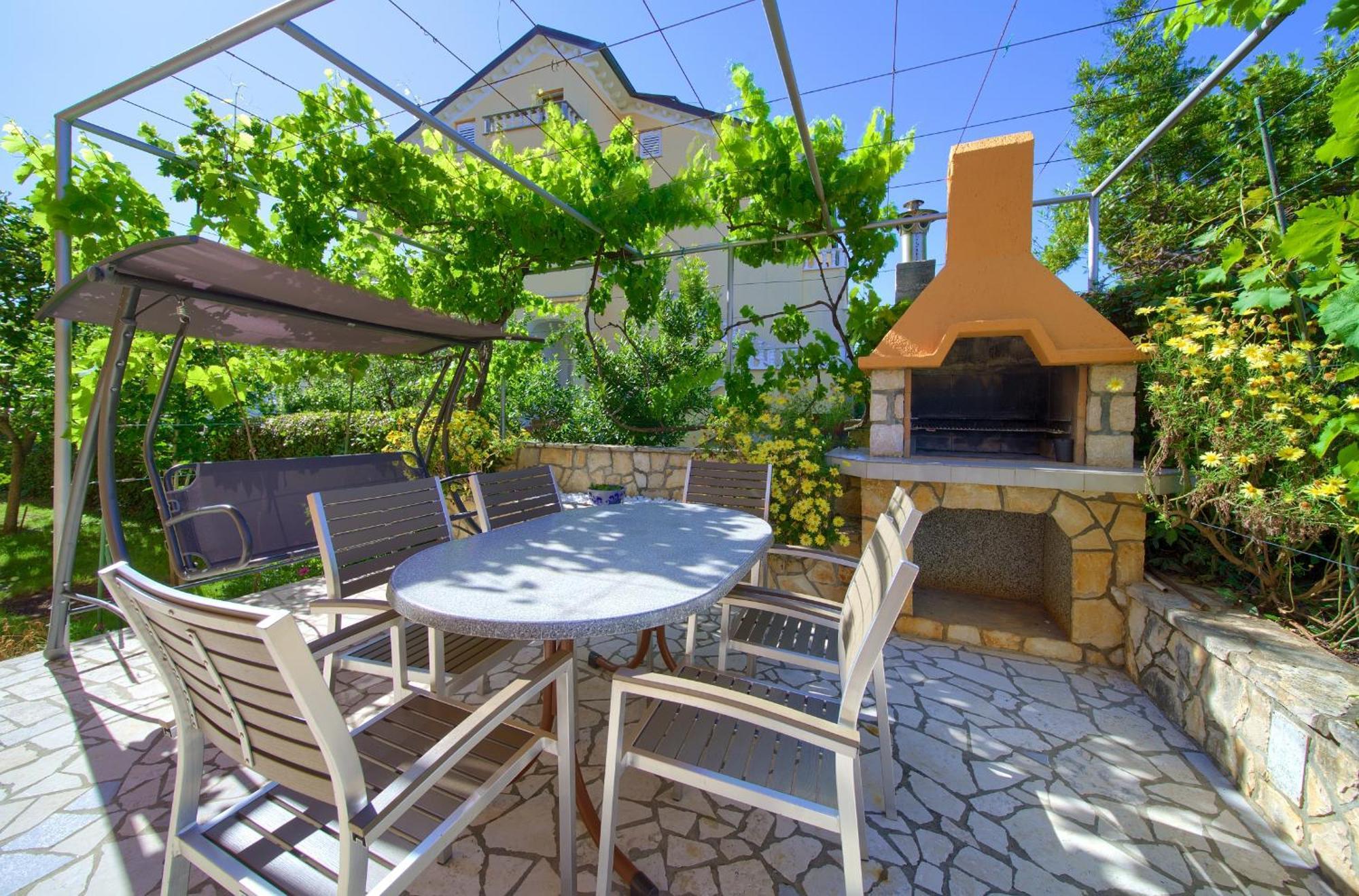 קרק Apartment Bazina - Airconditioning, Parking, 500M From The Beach מראה חיצוני תמונה